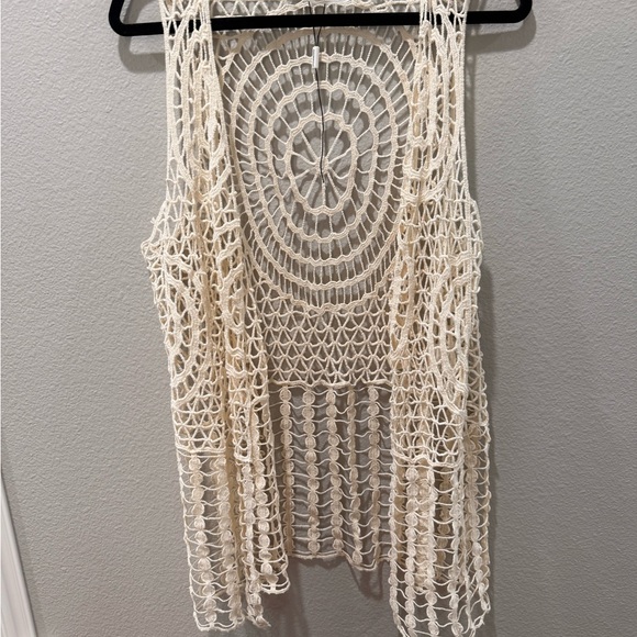 🤍 Symmetry Stunning Cream Crochet Boho Vest – Size L 🤍 - Picture 1 of 3